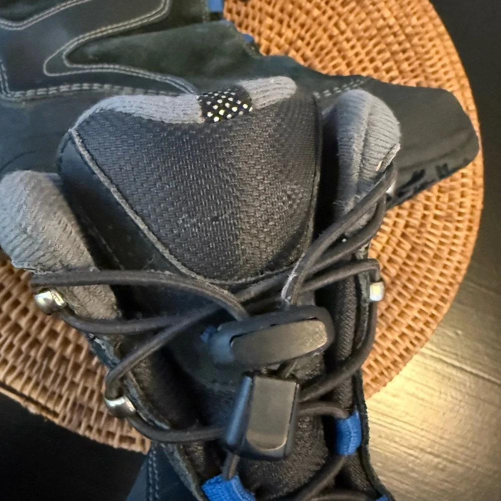 Columbia Black‎ and Gray Snow Boots